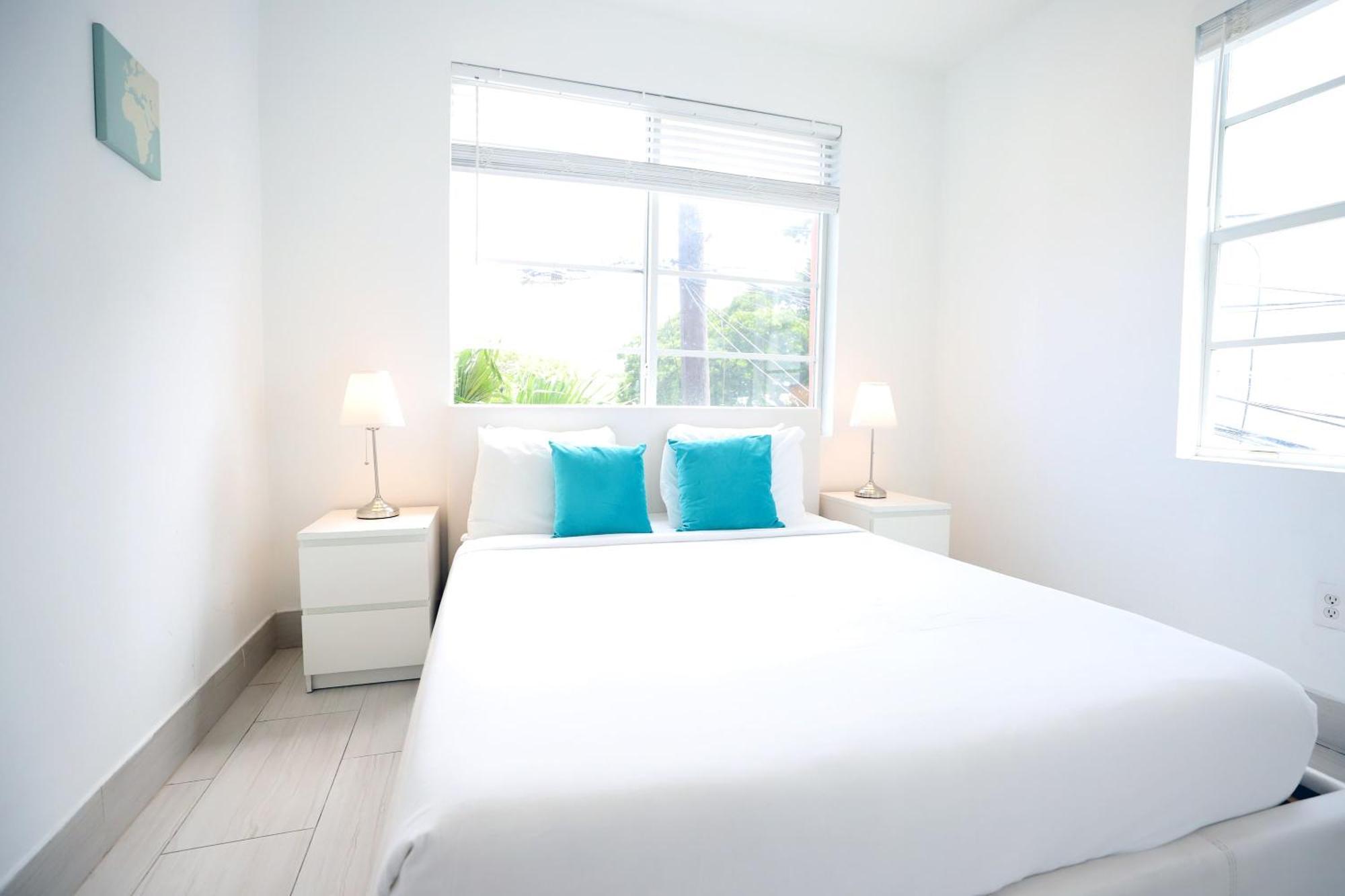 2 Bedroom Apartment 3 Minute Walk To South Beach & Ocean Drive Маямі-Біч Екстер'єр фото