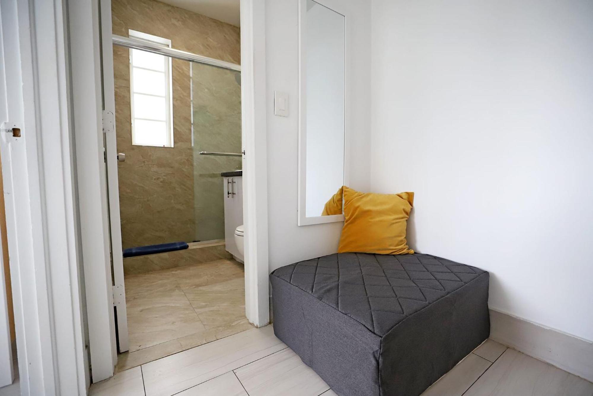 2 Bedroom Apartment 3 Minute Walk To South Beach & Ocean Drive Маямі-Біч Екстер'єр фото