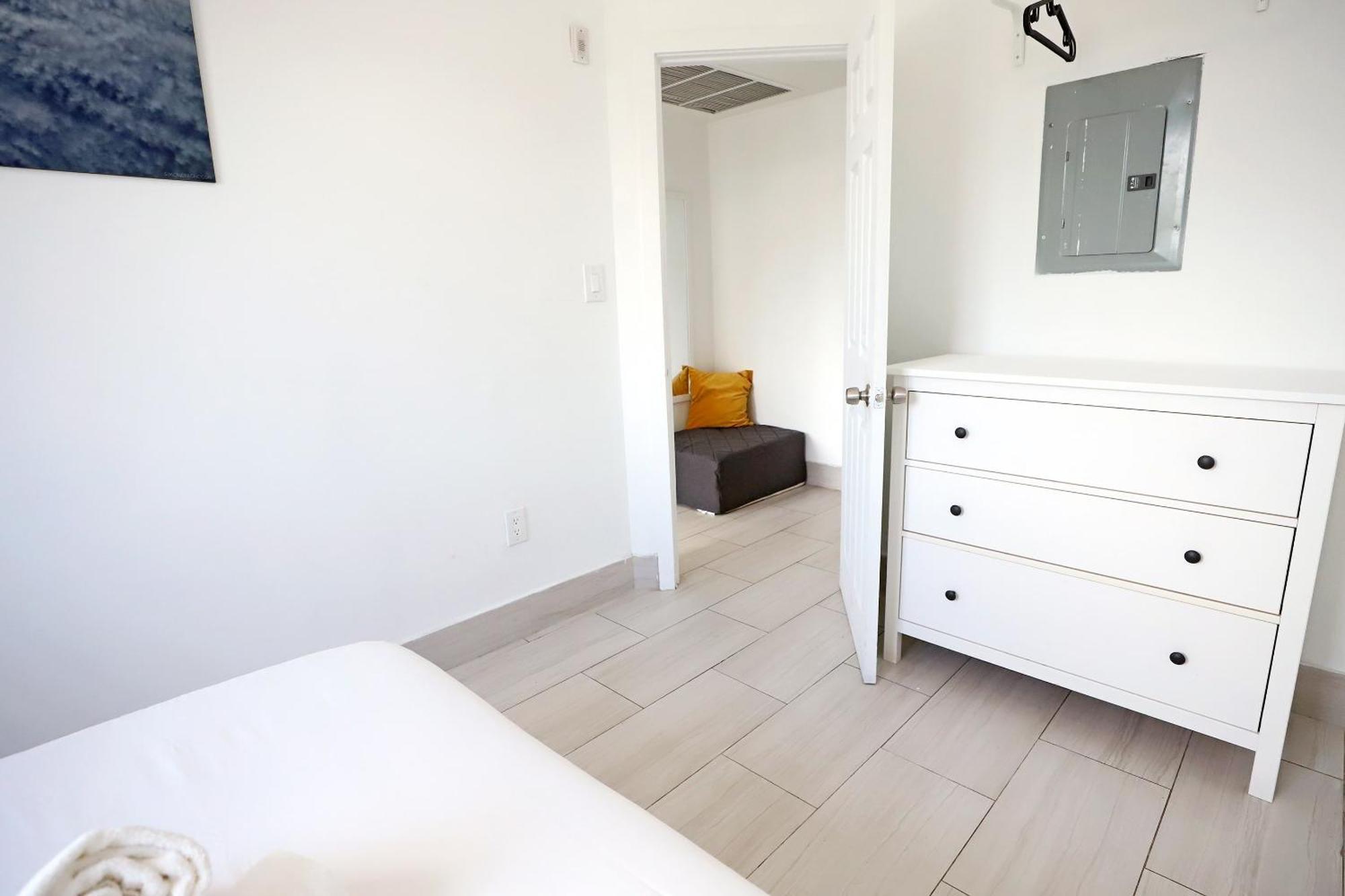 2 Bedroom Apartment 3 Minute Walk To South Beach & Ocean Drive Маямі-Біч Екстер'єр фото