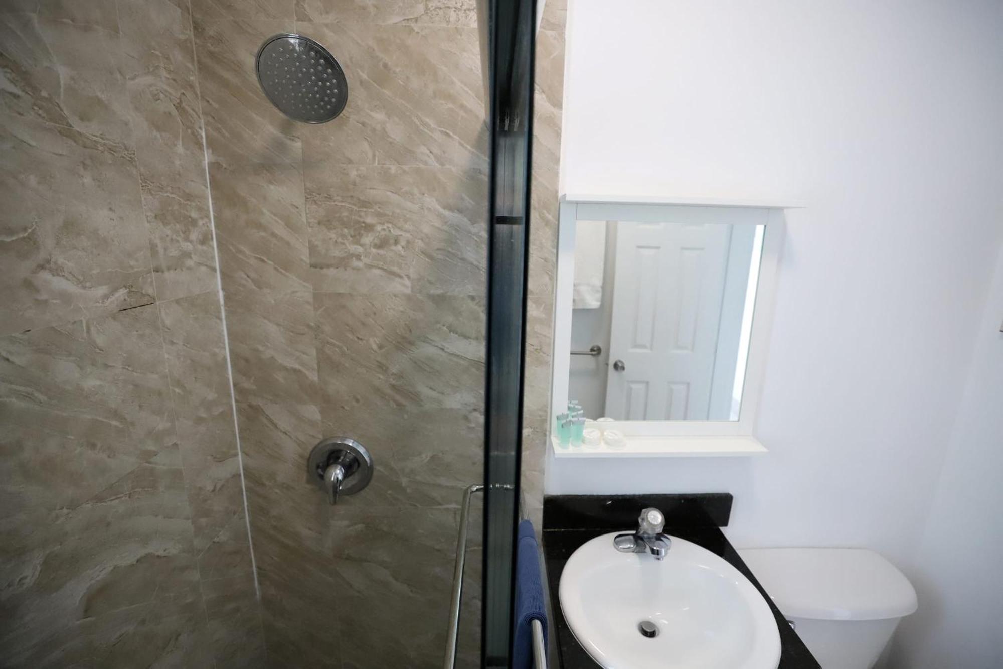 2 Bedroom Apartment 3 Minute Walk To South Beach & Ocean Drive Маямі-Біч Екстер'єр фото