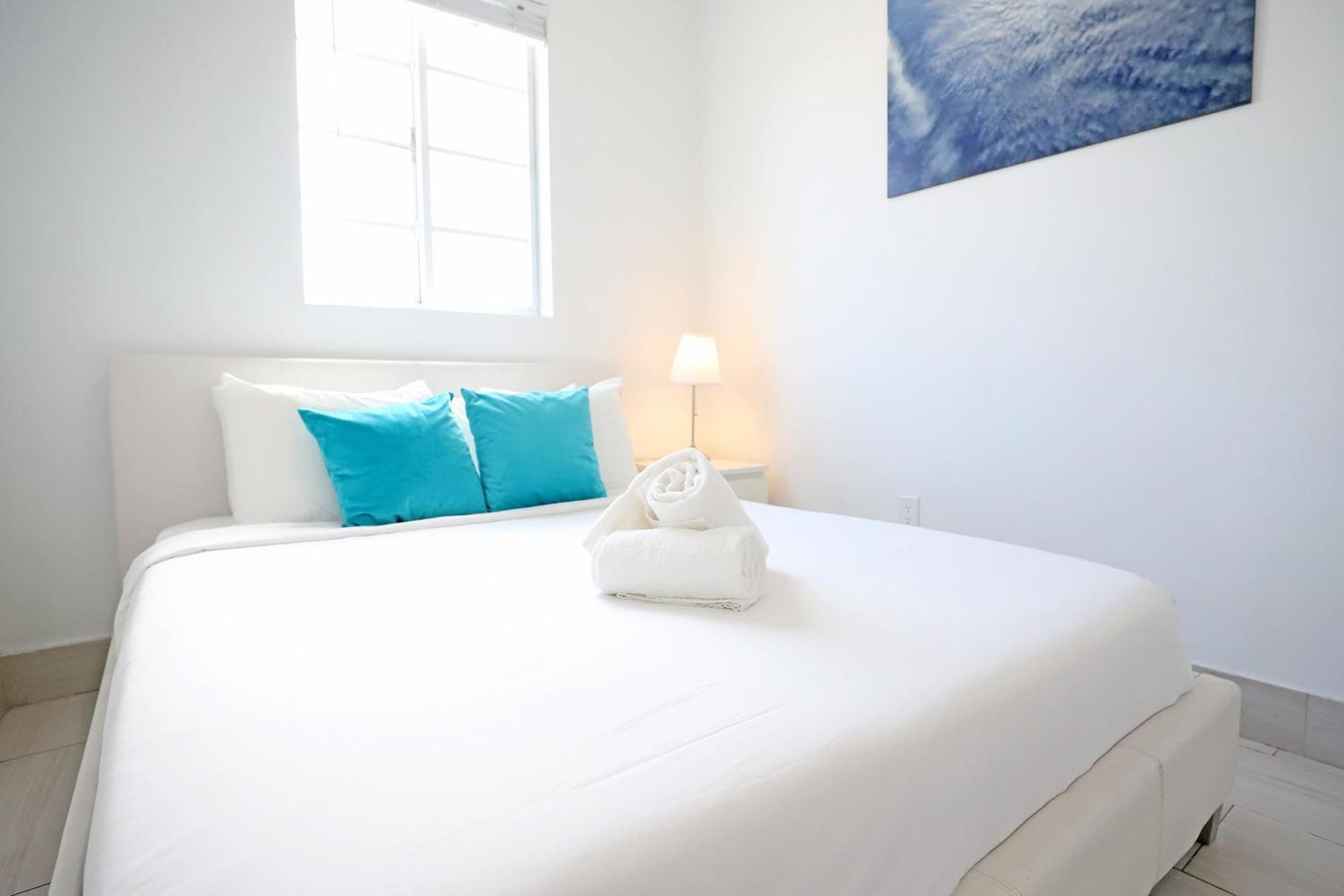 2 Bedroom Apartment 3 Minute Walk To South Beach & Ocean Drive Маямі-Біч Екстер'єр фото