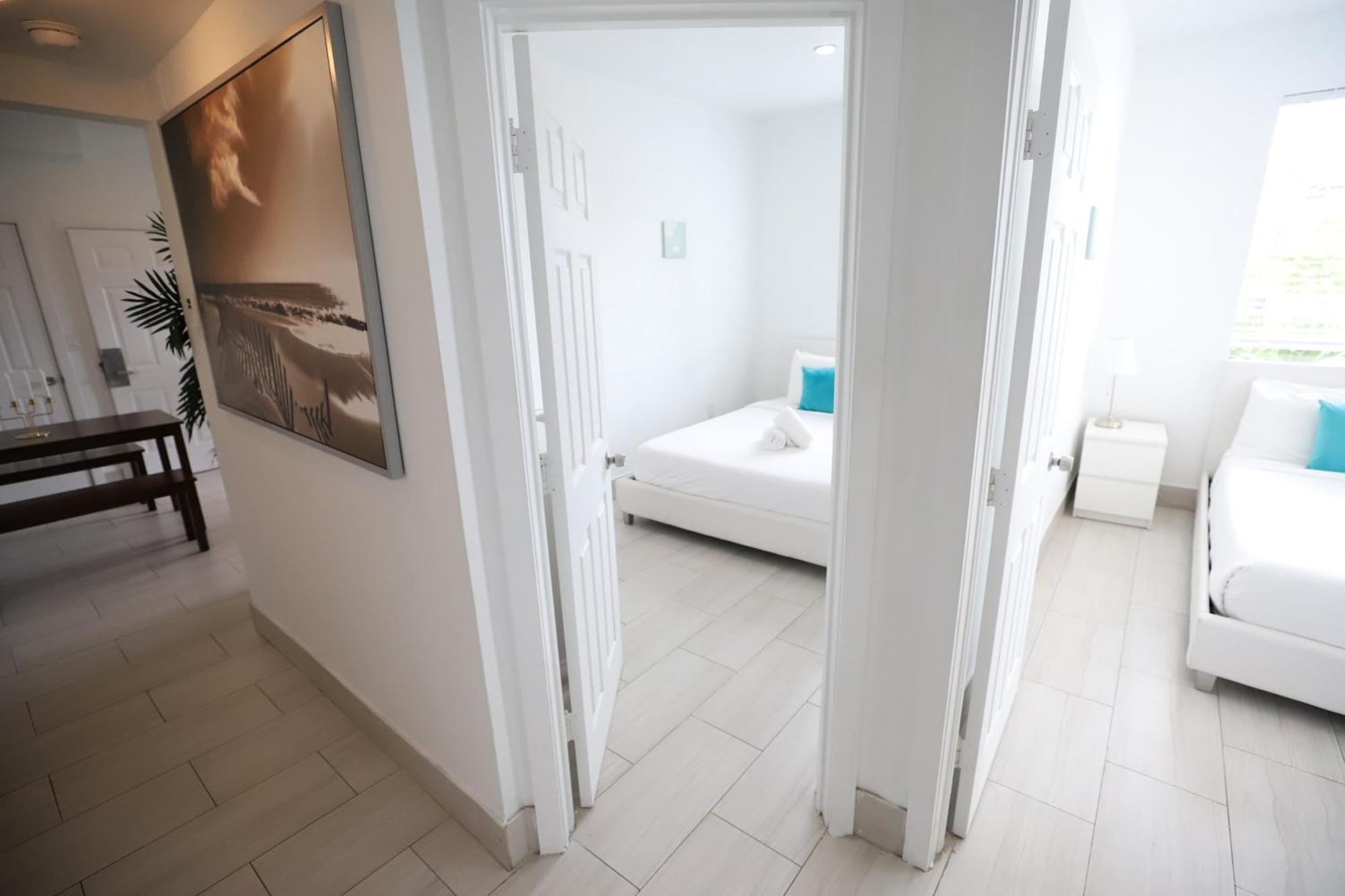 2 Bedroom Apartment 3 Minute Walk To South Beach & Ocean Drive Маямі-Біч Екстер'єр фото