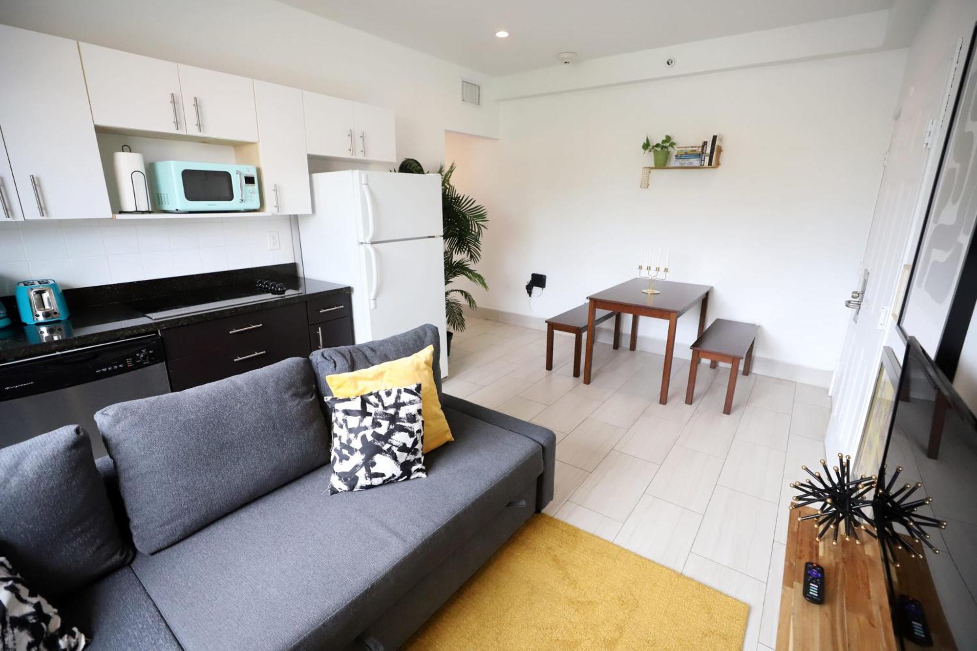 2 Bedroom Apartment 3 Minute Walk To South Beach & Ocean Drive Маямі-Біч Екстер'єр фото