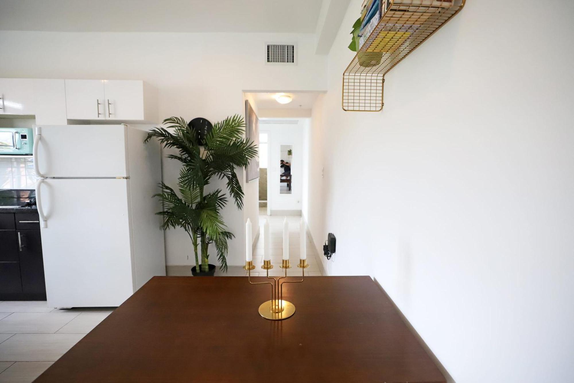 2 Bedroom Apartment 3 Minute Walk To South Beach & Ocean Drive Маямі-Біч Екстер'єр фото