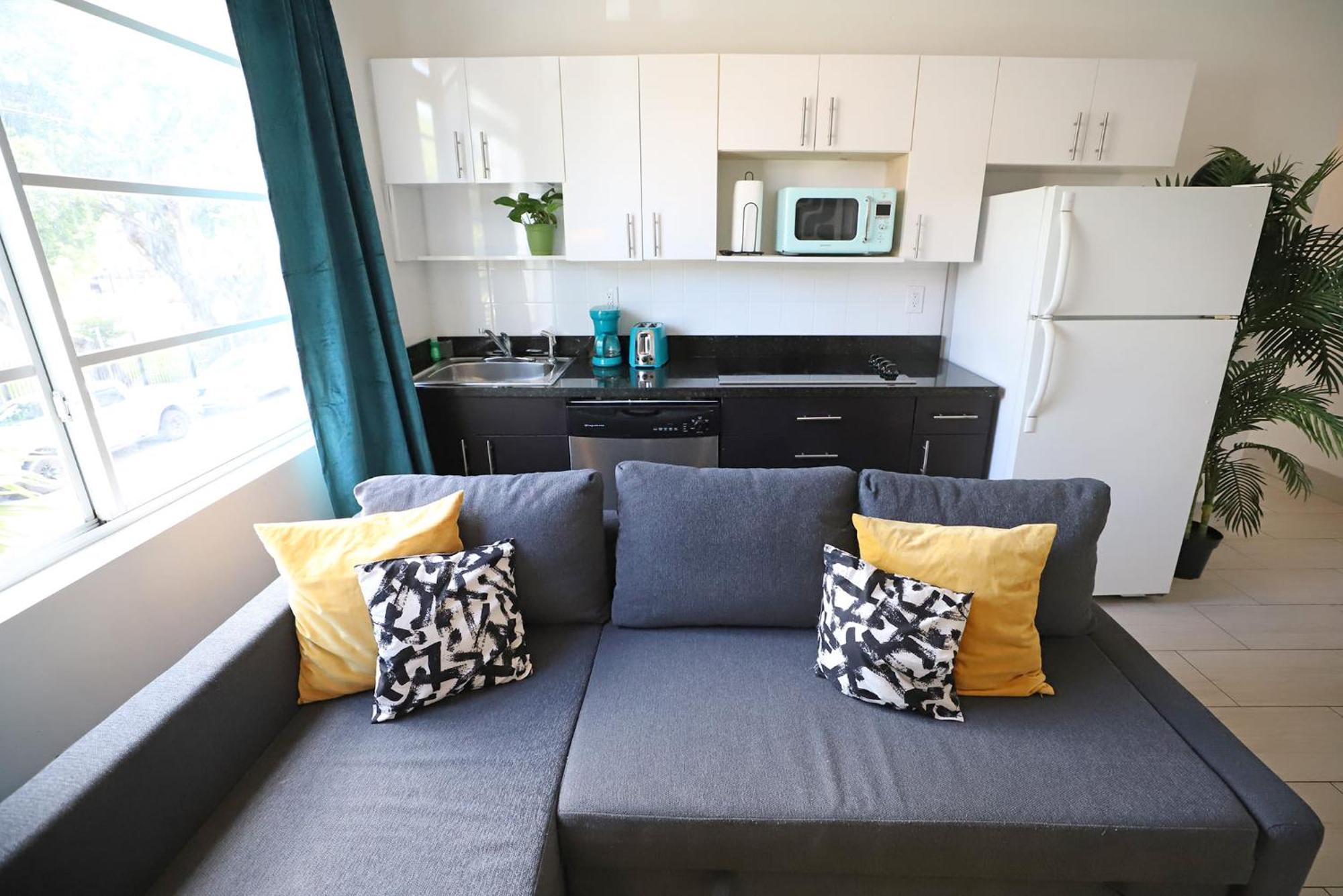 2 Bedroom Apartment 3 Minute Walk To South Beach & Ocean Drive Маямі-Біч Екстер'єр фото